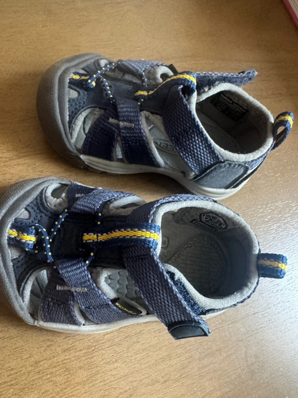 Keen Kids Navy and Gray Closed-Toe Sport Sandals with Yellow Accents